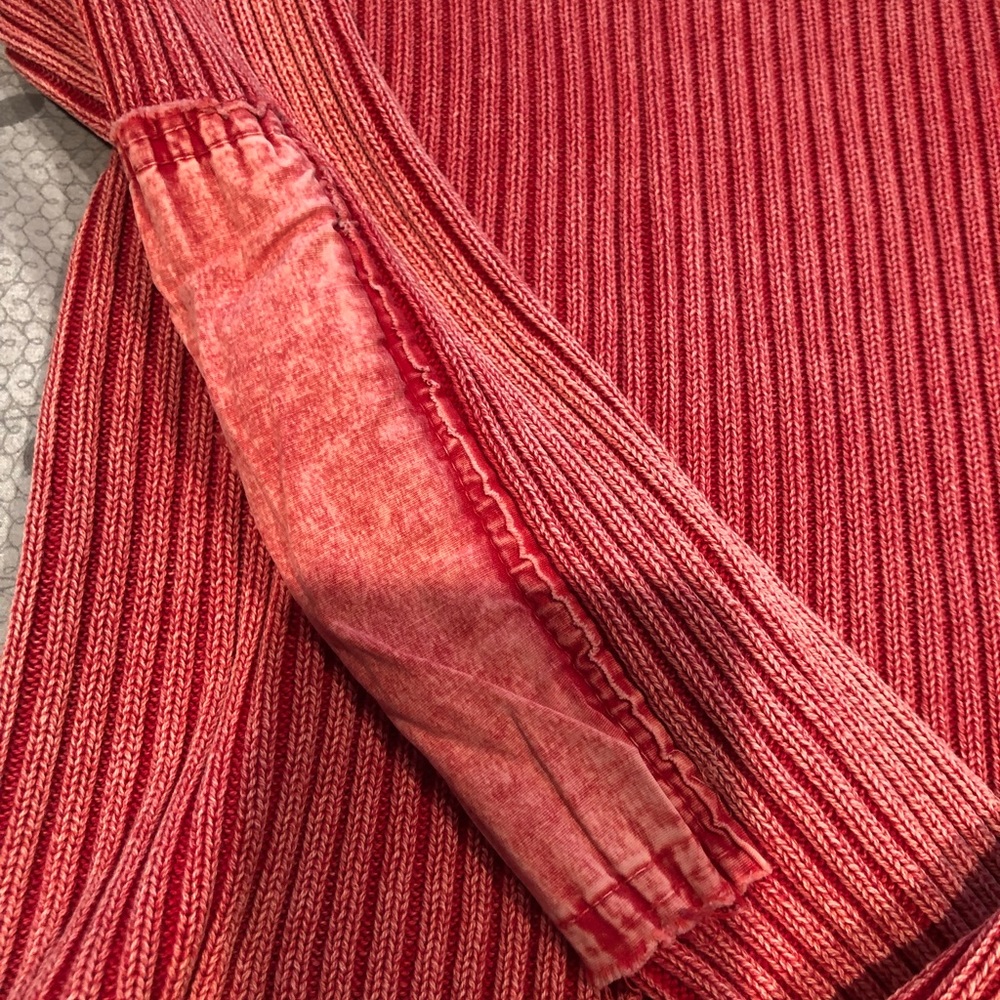 đź’ĄDistressed Red Sweaterđź’Ą - Picture 2 of 4